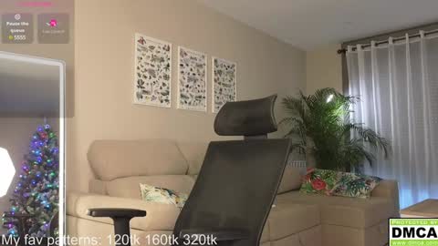 Snapshot of whiteanisha chatting on 12/28/24, 11:09 Anisha online show from 12/28/24, 11:09