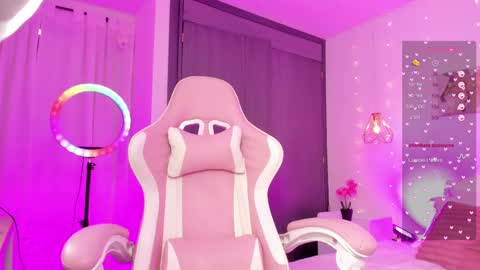 Snapshot of whiteatenea chatting on 02/06/25, 08:18 whiteatenea online show from 02/06/25, 08:18