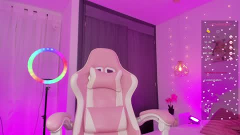 Snapshot of whiteatenea chatting on 02/08/25, 08:09 whiteatenea online show from 02/08/25, 08:09