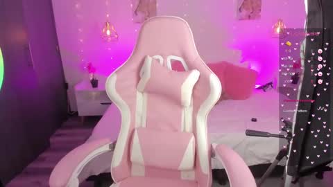 Snapshot of whiteatenea chatting on 02/13/25, 07:45 whiteatenea online show from 02/13/25, 07:45