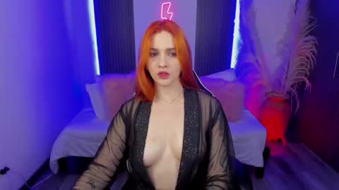 Snapshot of whiteatenea chatting on 11/17/25, 04:18 whiteatenea online show from 11/17/25, 04:18