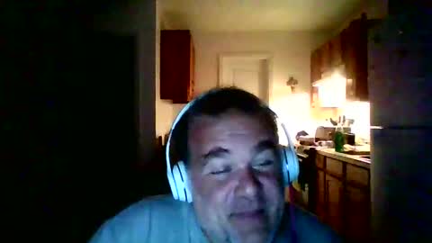 Snapshot of whiteboyguidx chatting on 10/05/25, 04:55 Tony Floyd online show from 10/05/25, 04:55