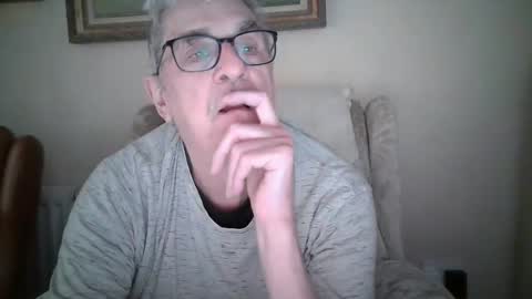 whitebriefs009 online show from 01/11/26, 10:42