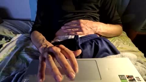 Mmmm online show from 04/19/26, 08:44