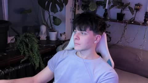 Snapshot of whiteegrimm chatting on 12/05/24, 06:11 Gus online show from 12/05/24, 06:11