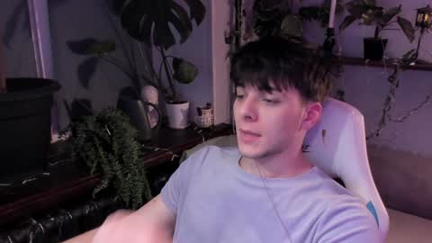 Snapshot of whiteegrimm chatting on 12/08/24, 07:22 Gus online show from 12/08/24, 07:22