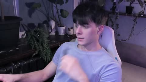 Snapshot of whiteegrimm chatting on 12/09/24, 06:35 Gus online show from 12/09/24, 06:35