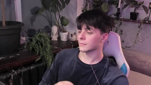 Snapshot of whiteegrimm chatting on 12/13/24, 03:11 Gus online show from 12/13/24, 03:11