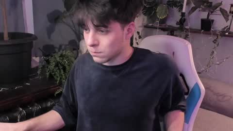 Snapshot of whiteegrimm chatting on 12/13/24, 06:16 Gus online show from 12/13/24, 06:16