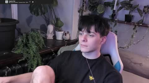 Snapshot of whiteegrimm chatting on 12/18/24, 06:25 Gus online show from 12/18/24, 06:25