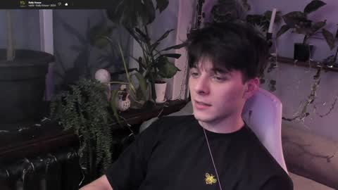 Snapshot of whiteegrimm chatting on 12/23/24, 09:18 Gus online show from 12/23/24, 09:18