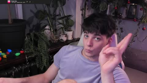 Snapshot of whiteegrimm chatting on 12/25/24, 11:10 Gus online show from 12/25/24, 11:10