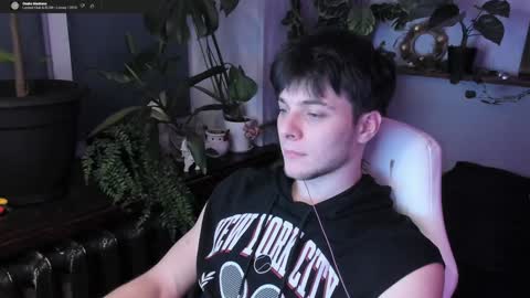 Snapshot of whiteegrimm chatting on 01/06/25, 04:44 Gus online show from 01/06/25, 04:44