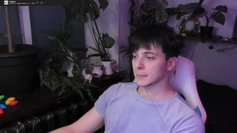 Snapshot of whiteegrimm chatting on 01/10/25, 08:59 Gus online show from 01/10/25, 08:59