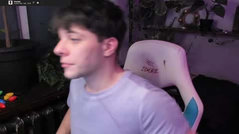 Snapshot of whiteegrimm chatting on 01/12/25, 09:19 Gus online show from 01/12/25, 09:19