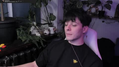 Snapshot of whiteegrimm chatting on 01/14/25, 11:16 Gus online show from 01/14/25, 11:16