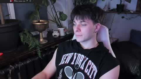 Snapshot of whiteegrimm chatting on 01/21/25, 05:20 Gus online show from 01/21/25, 05:20