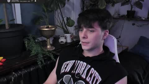 Snapshot of whiteegrimm chatting on 01/22/25, 09:32 Gus online show from 01/22/25, 09:32