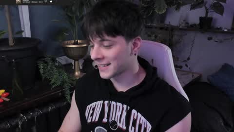 Snapshot of whiteegrimm chatting on 01/23/25, 06:56 Gus online show from 01/23/25, 06:56