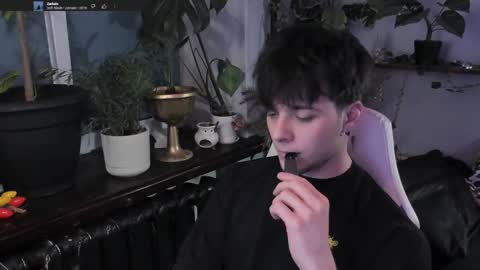 Snapshot of whiteegrimm chatting on 01/24/25, 06:14 Gus online show from 01/24/25, 06:14