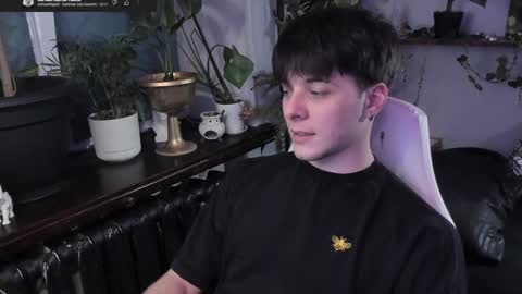 Snapshot of whiteegrimm chatting on 01/28/25, 06:17 Gus online show from 01/28/25, 06:17