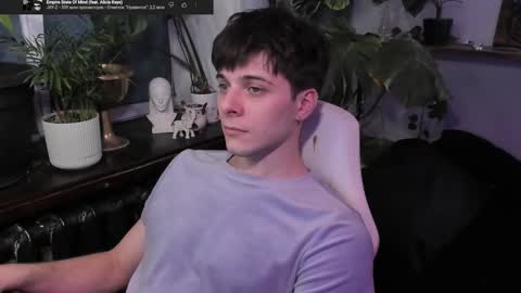 Snapshot of whiteegrimm chatting on 03/09/25, 08:42 Gus online show from 03/09/25, 08:42