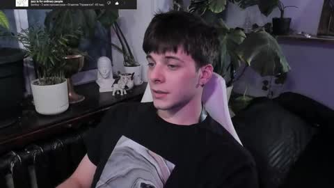 Snapshot of whiteegrimm chatting on 03/11/25, 09:59 Gus online show from 03/11/25, 09:59