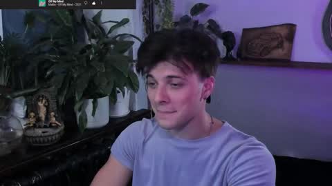 Snapshot of whiteegrimm chatting on 09/22/25, 07:27 Gus online show from 09/22/25, 07:27