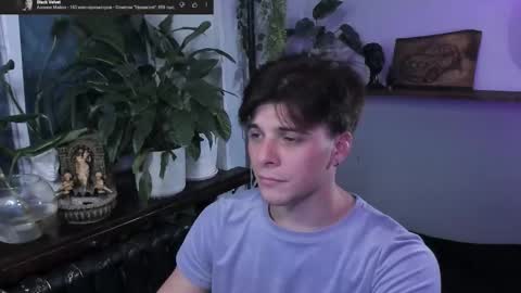 Snapshot of whiteegrimm chatting on 09/26/25, 08:24 Gus online show from 09/26/25, 08:24