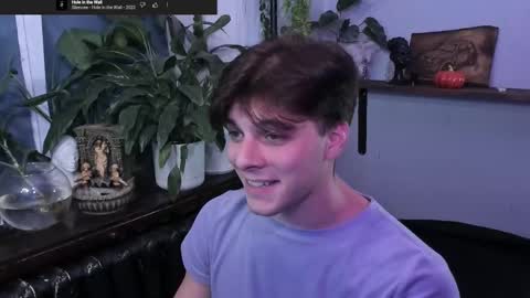 Snapshot of whiteegrimm chatting on 10/10/25, 07:35 Gus online show from 10/10/25, 07:35