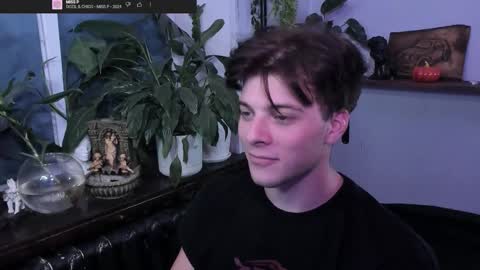 Snapshot of whiteegrimm chatting on 10/11/25, 05:00 Gus online show from 10/11/25, 05:00