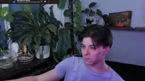 Snapshot of whiteegrimm chatting on 11/11/25, 09:26 Gus online show from 11/11/25, 09:26