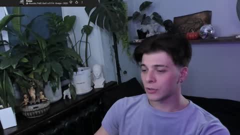 Snapshot of whiteegrimm chatting on 11/25/25, 08:53 Gus online show from 11/25/25, 08:53