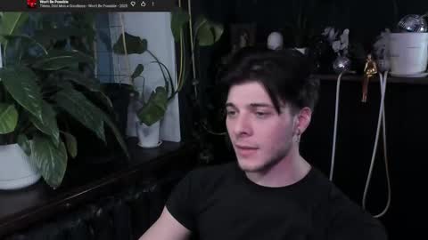 Snapshot of whiteegrimm chatting on 12/20/25, 09:22 Gus online show from 12/20/25, 09:22