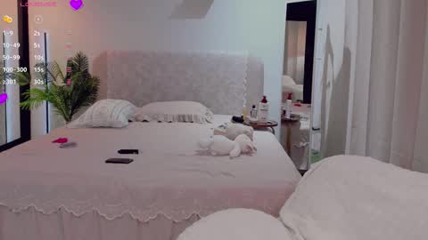 whitehelenn online show from 02/08/26, 06:33