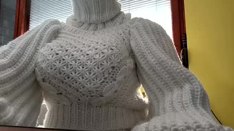 whitesweater online show from 09/18/25, 06:48