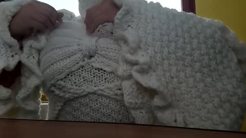 whitesweater online show from 10/21/25, 06:03