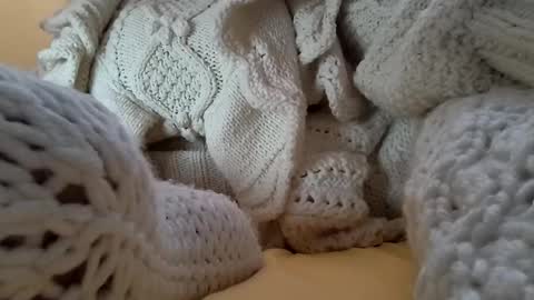 whitesweater online show from 02/02/26, 06:23