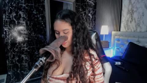 Whitney  online show from 09/13/25, 09:58