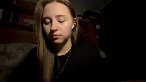 Vicky online show from 03/29/26, 08:42