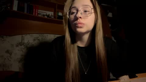 Vicky online show from 03/30/26, 08:54