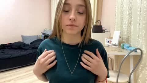 Vicky online show from 04/15/26, 07:32