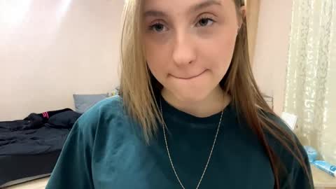 Vicky online show from 04/15/26, 07:58