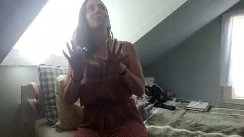 Snapshot of who_is_miss_dior chatting on 11/10/25, 07:35 Miss Dior online show from 11/10/25, 07:35