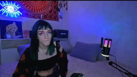 Snapshot of whoalexxa chatting on 10/21/25, 10:16 Alexa online show from 10/21/25, 10:16