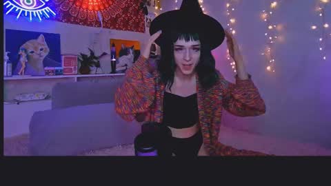 Snapshot of whoalexxa chatting on 11/06/25, 11:33 Alexa online show from 11/06/25, 11:33