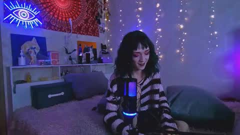 Snapshot of whoalexxa chatting on 11/07/25, 09:15 Alexa online show from 11/07/25, 09:15