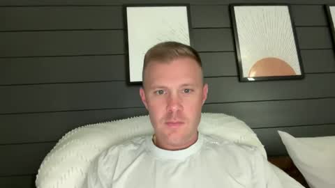 Snapshot of whoops1017 chatting on 09/10/25, 04:40 whoops1017 online show from 09/10/25, 04:40