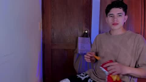 whos_he online show from 12/21/25, 08:16