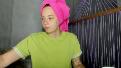 Veronica online show from 05/17/26, 06:48